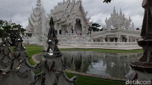 Surga, Neraka dan Toilet Emas di Kuil Putih Thailand