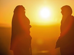 Bagaimana Muslim Berpuasa di Tempat Matahari Tak Pernah Terbenam?