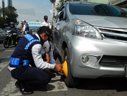 Parkir Sembarangan, Puluhan Mobil di Semarang Digembok Petugas Dishub