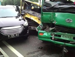 Penyebab Kecelakaan 6 Kendaraan di Tol JORR: Truk Trailer Alami Rem Blong