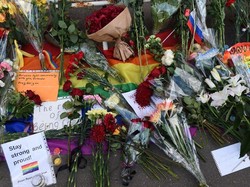 Bawa Bunga Untuk Korban Penembakan Orlando, Pasangan Gay di Rusia Ditangkap
