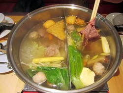 Hangatkan Badan Saat Berbuka Puasa dengan Hotpot Enak di 4 Resto Ini