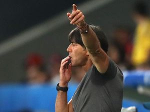 Podolski Bela Aksi Rogoh dan Garuk Loew