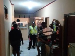 Seorang Pria Tewas saat Bersama Dua Perempuan di Rumah Kontrakan Seorang Pria Tewas saat Bersama Dua Perempuan di Rumah Kontrakan