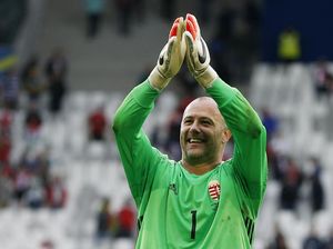 Kiraly, Pemain Paling Tua yang Masih Seperti Keladi Kiraly, Pemain Paling Tua yang Masih Seperti Keladi