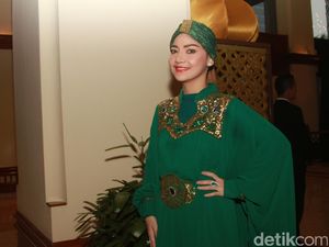 Foto Bareng Suami Orang, Irma Darmawangsa Bikin Heboh Lagi