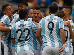 Hantam Bolivia 3-0, Argentina Juara Grup D
