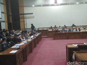 Tanya ke KPK Soal Kasus Suap di Kejati DKI, Komisi III: Suapnya ke Jin?