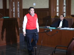 Kasus KDRT Pembantu, Eks Anggota DPR Ivan Haz Hadapi Vonis