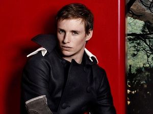 Eddie Redmayne Jadi Brand Ambassador Terbaru Prada