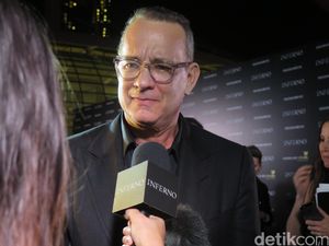 Berbahasa Indonesia, Tom Hanks Bikin Fans Menjerit di Red Carpet Inferno Berbahasa Indonesia, Tom Hanks Bikin Fans Menjerit di Red Carpet Inferno