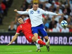 Rooney Akan Tiru Gerrard dan Scholes Agar Jadi Gelandang yang Ciamik