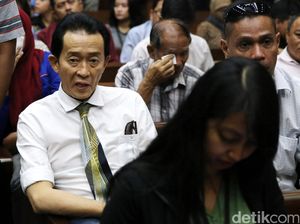 Ayah Mirna Hadiri Sidang Perdana Jessica