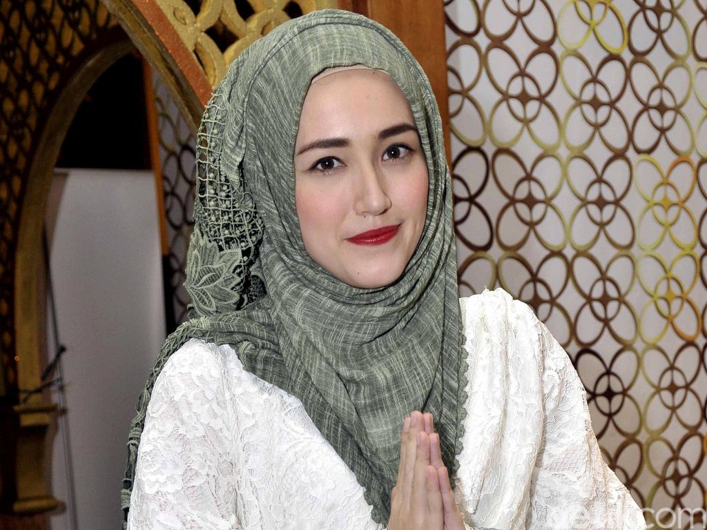Bisa Posting Instagram Story, Adelia Pasha Mohon Doa untuk Warga Palu Bisa Posting Instagram Story, Adelia Pasha Mohon Doa untuk Warga Palu