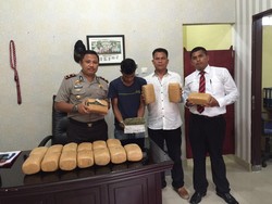 Bawa 18 Kg Ganja, Pemuda di Medan Dibekuk Saat Turun dari Bus