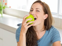 Ini Sebabnya Anda Perlu Konsumsi Apel dan Jambu dengan Kulitnya (1)