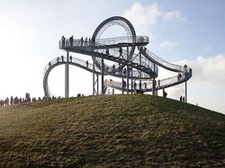 Keren Atau Ngeri, Jalan Kaki di Jalur Roller Coaster