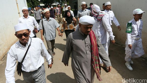 FPI Datangi Kantor Kompas