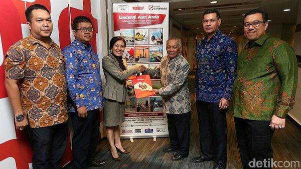 Asuransi Sinar Mas Beri Beasiswa Siswa SMK Kepariwisataan