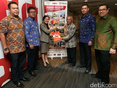 Asuransi Sinar Mas Beri Beasiswa Siswa SMK Kepariwisataan