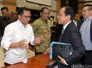 Komjen Tito Kebanjiran Ucapan Selamat saat Rapat dengan Komisi III DPR