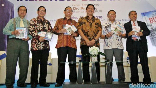Dirut Peruri Bedah Buku Karyanya di Universitas Airlangga
