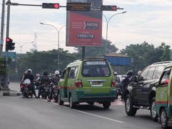 Ketika Warga Keluhkan Durasi Lampu Merah di Perempatan Samsat Jl Soekarno-Hatta