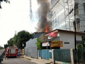 Kebakaran Agen Gas Elpiji di Cikini, 24 Unit Pemadam Dikerahkan
