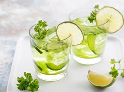 Ini 7 Minuman yang Harus Dihindari saat Cuaca Panas Terik