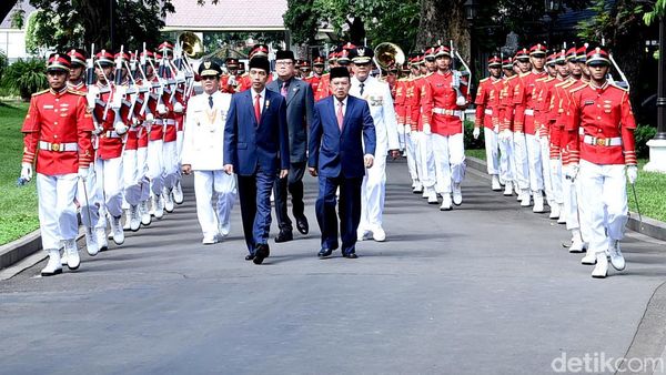 Jokowi Lantik Gubernur dan Wakil Gubernur Sulteng
