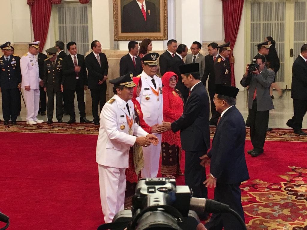 Jokowi Lantik Longki Djanggola dan Sudarto Jadi Gubernur Sulteng di Istana Jokowi Lantik Longki Djanggola dan Sudarto Jadi Gubernur Sulteng di Istana