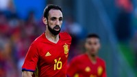 Pilihan lain di sisi kanan pertahanan selain Dani Alves. Juanfran Torres sedikit lebih muda, baru 34 tahun. Ia meninggalkan Atletico Madrid akhir musim lalu. (Foto: David Ramos / Getty Images)
