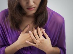 Nyeri di Dada dan Mengeluarkan Ingus Berbau Setiap Pagi