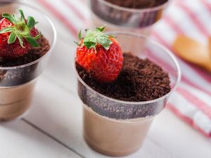 Yuk, Buat Puding Lembut Berlapis Biskuit untuk Berbuka Puasa!