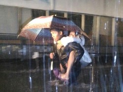 Banjir Masih Rendam Kota Padang, PMI Evakuasi Banyak Warga