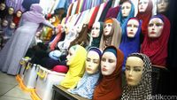 Mendulang Rezeki Berjualan Jilbab
