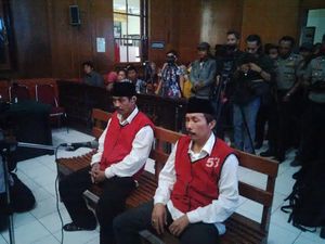 Terdakwa Sakit, Vonis Kasus Pembunuhan Salim Kancil Ditunda Terdakwa Sakit, Vonis Kasus Pembunuhan Salim Kancil Ditunda