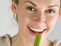 Makan Seledri Tidak Menambah Kalori, Tapi Justru Bisa Membakarnya