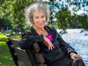 Margaret Atwood Diunggulkan di Nobel Sastra Tahun Ini