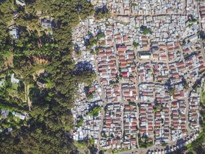 Drone Ungkap Kesenjangan Menganga Si Kaya & Si Miskin