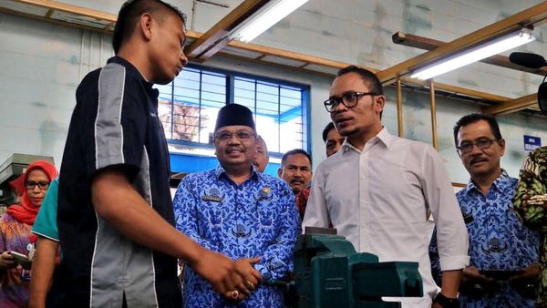Menteri Hanif Tinjau Balai Latihan Kerja di Padang