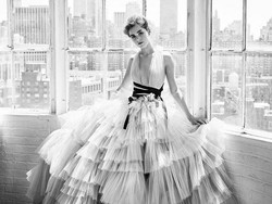 Carolina Herrera Rilis Koleksi Terbaru Lewat Snapchat