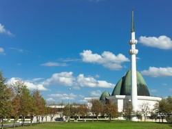 Masjid Unik di Eropa, Kubahnya Terbelah