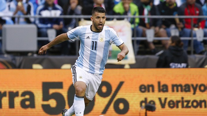 Jun 14, 2016; Seattle, WA, USA; Argentina forward Sergio Aguero (11) dribbles the ball against Bolivia during the second half in the group play stage of the 2016 Copa America Centenario. Argentina defeated Bolivia, 3-0.  Mandatory Credit: Joe Nicholson-USA TODAY Sports