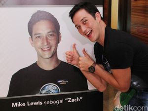 Liburan ke Bali Bareng Mantan Istri, Mike Lewis: Kita Seperti Keluarga Normal