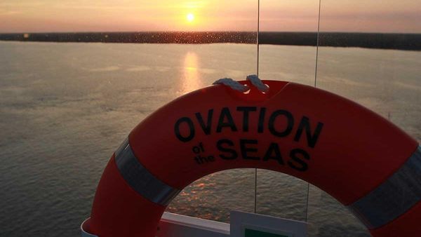 Potret Sunset Cantik dari Atas Kapal Pesiar