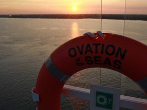 Potret Sunset Cantik dari Atas Kapal Pesiar