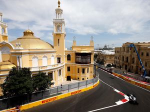 Duo Mercedes Kuasai Latihan Pertama