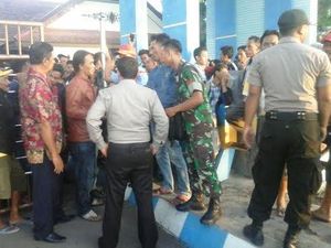 Pelabuhan Jangkar Batasi Penumpang Kapal karena Cuaca Buruk