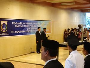 Ahok Tegur PNS yang Tak Tertib Nyanyikan Indonesia Raya